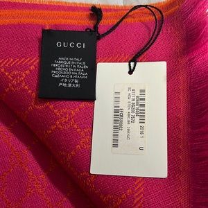 Authentic New Gucci GG Monogram logo Scarf Orange & Pink. 100% Wool.